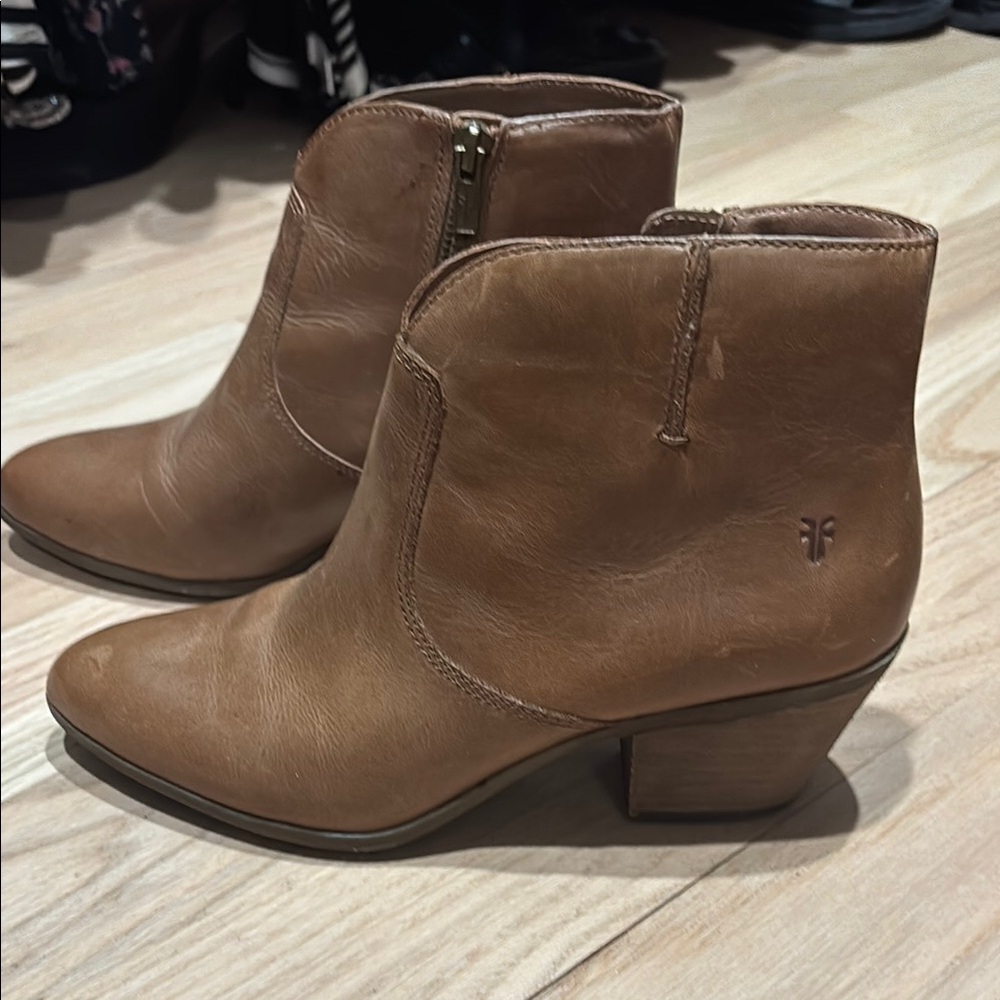 Frye Women's Tan Leather Ankle Boots